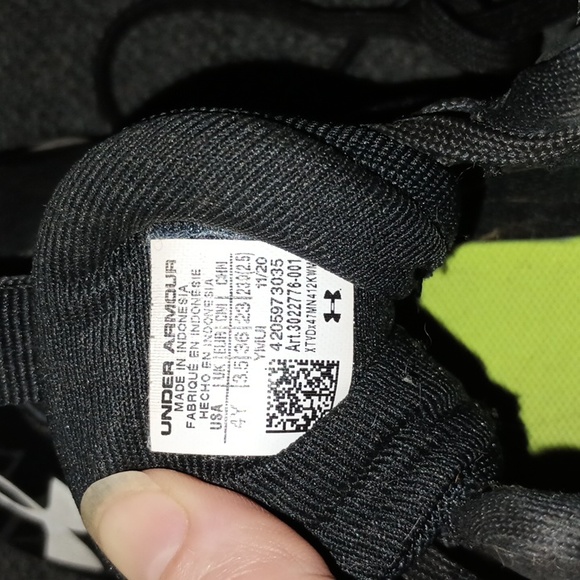 Under Armour cleats size 4Y - Picture 5 of 5